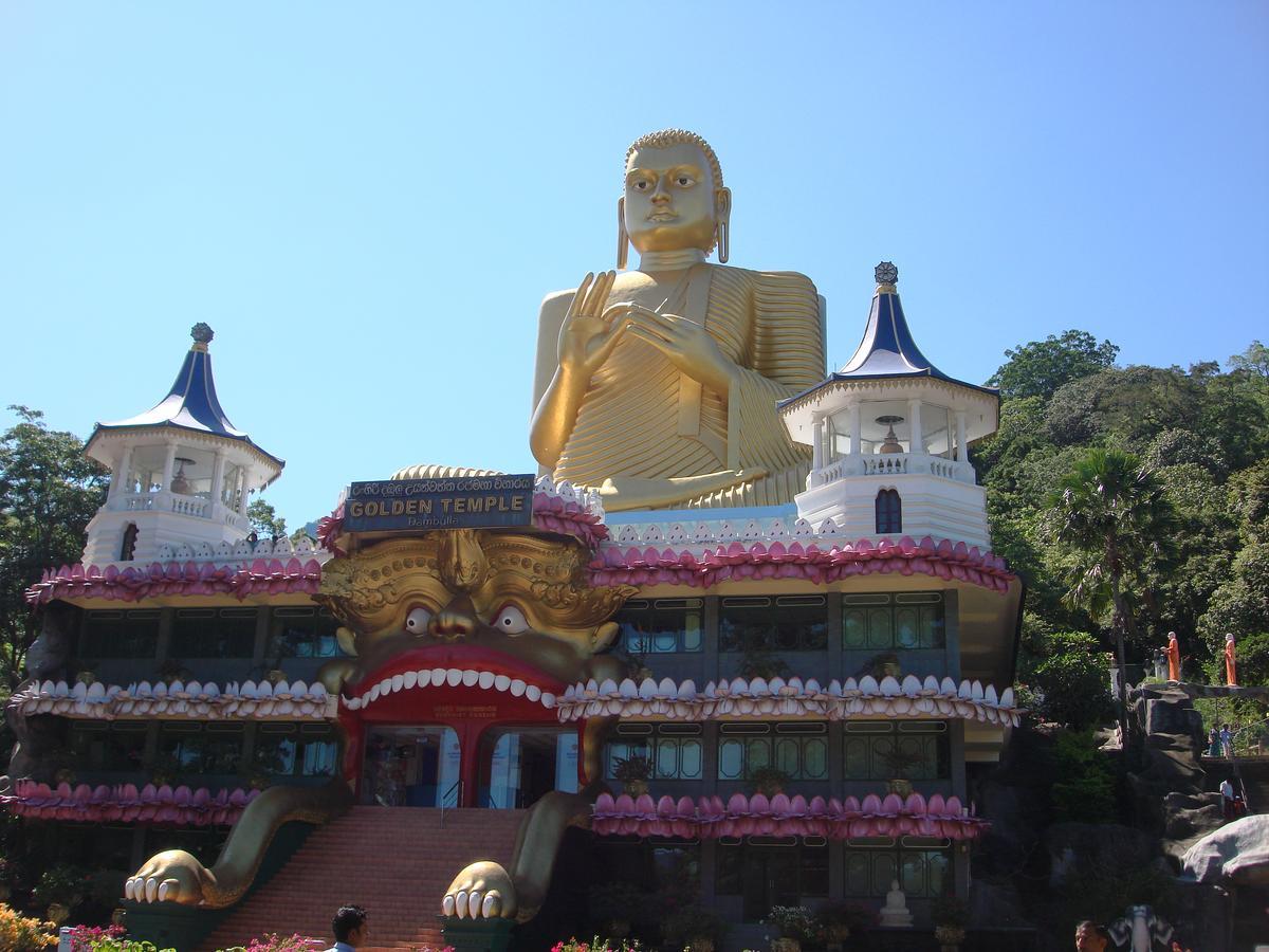 Hotel Golden Ray Dambulla Exterior photo