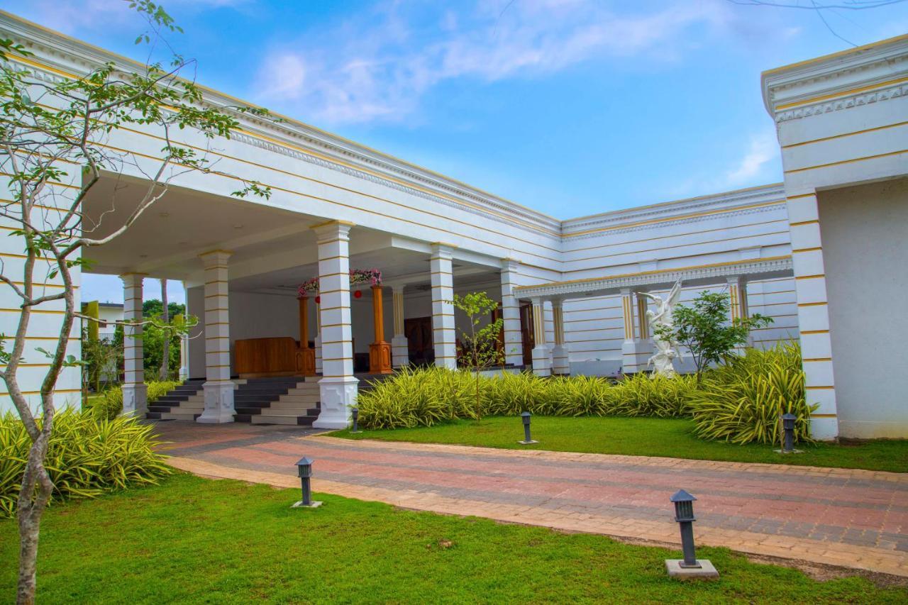 Hotel Golden Ray Dambulla Exterior photo